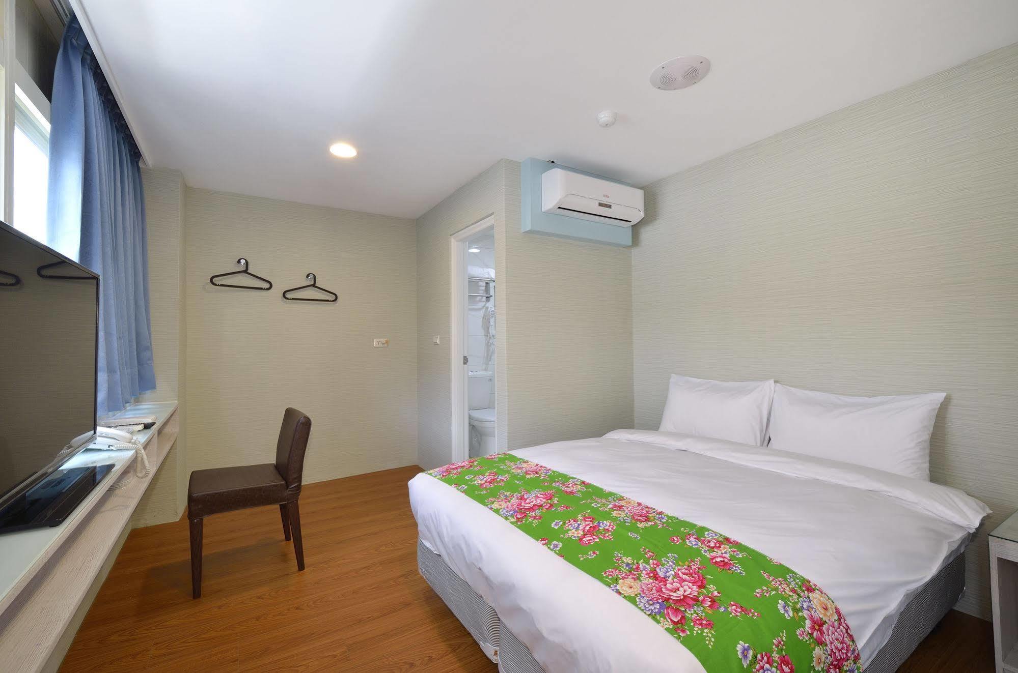 Mini Box Hotel Taipei Exterior photo